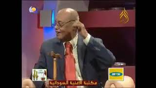 محمود عبدالعزيز يمازح السر قدور 😂😂😂😂الله يرحمك يا جان المحبه