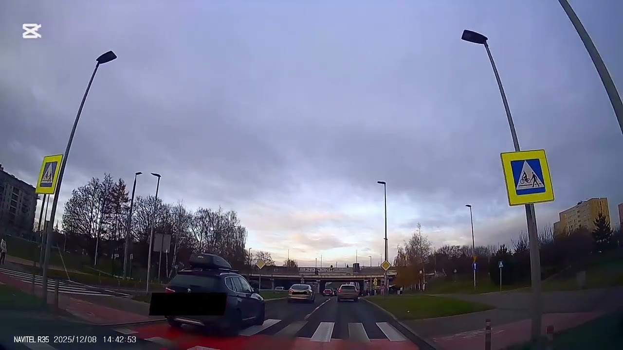 Wyprzedzanie w związku z przejściem dla pieszych i inne naganne zachowania - w 2025 nadal  było źle