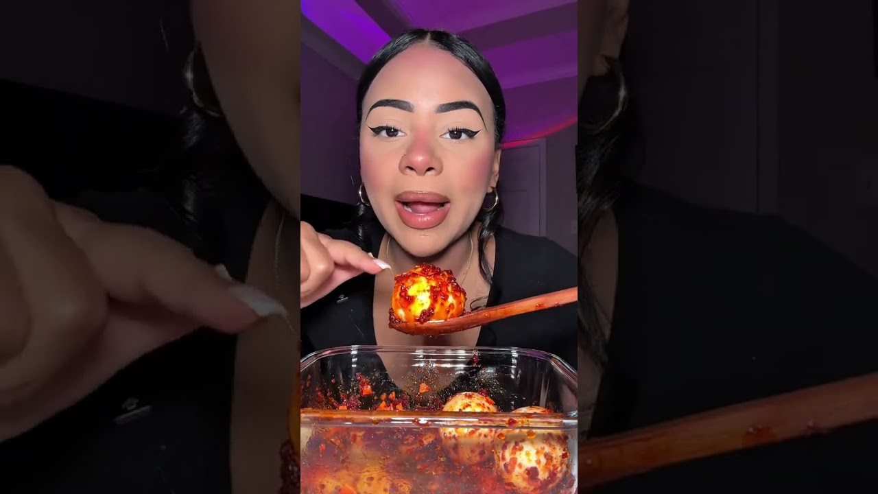 Finally tried the crunchy garlic with chili oil! 10/10 😍😍 