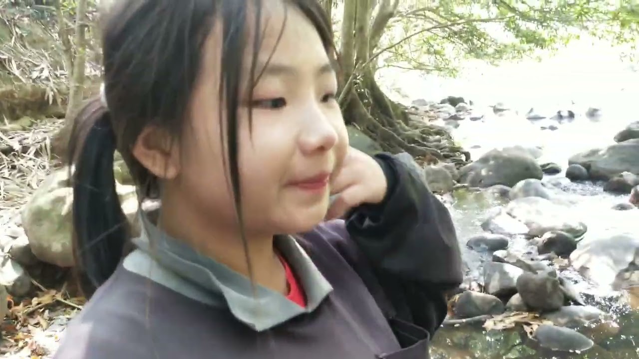 เล่นน้ำคลายร้อนแม่น้ำเข็กน้อยทำยำส้มตำกินกัน