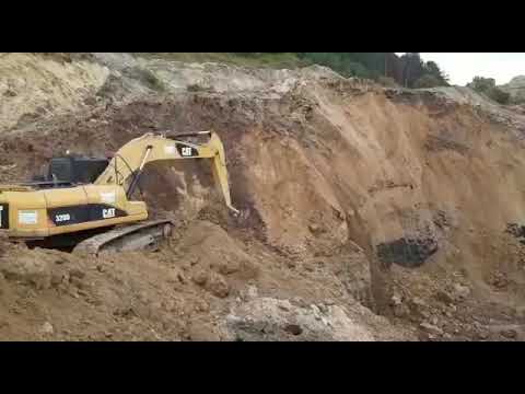 მძიმე სამენებლო ტექნიკა CAT Excavators