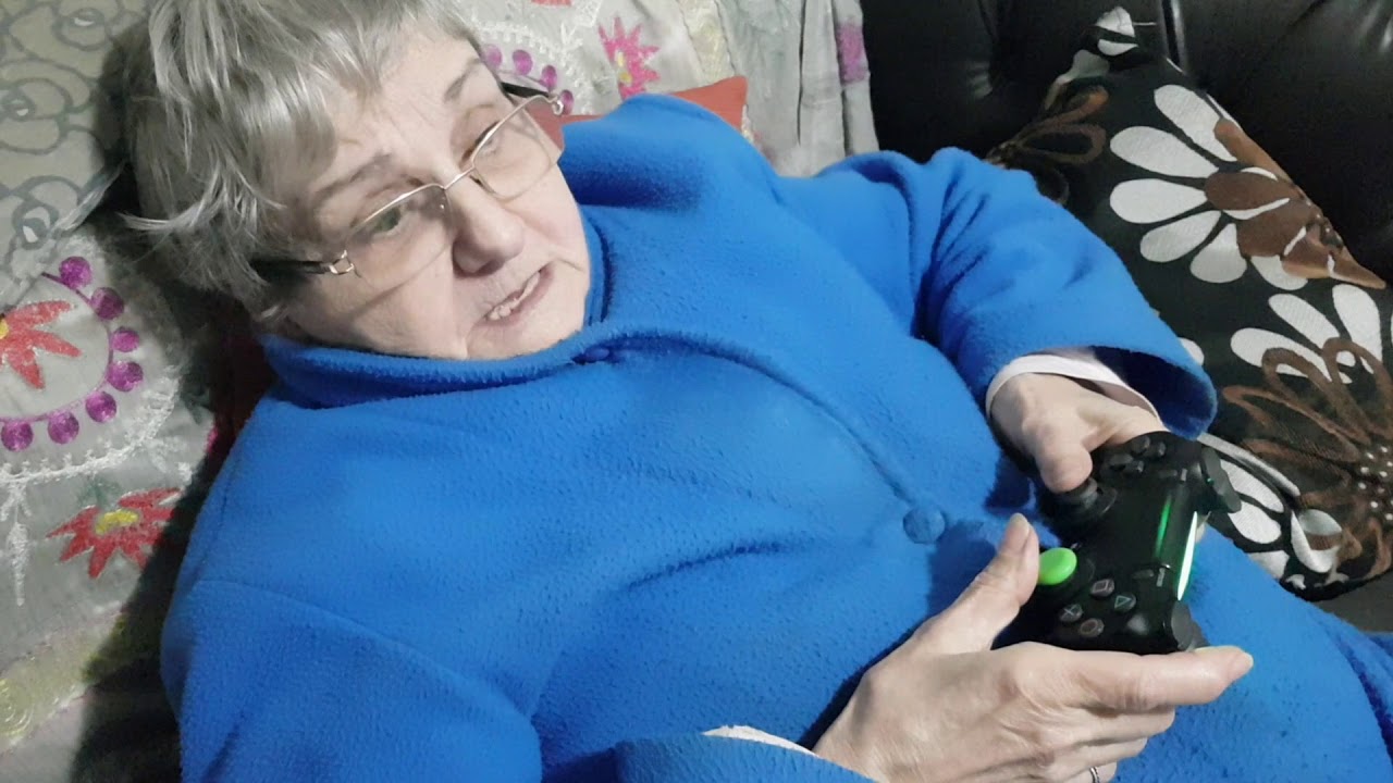 BLOG #1 - MOLESTANDO A LA ABUELA GAMER - YouTube