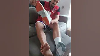 Arthur and his size 17 US soles