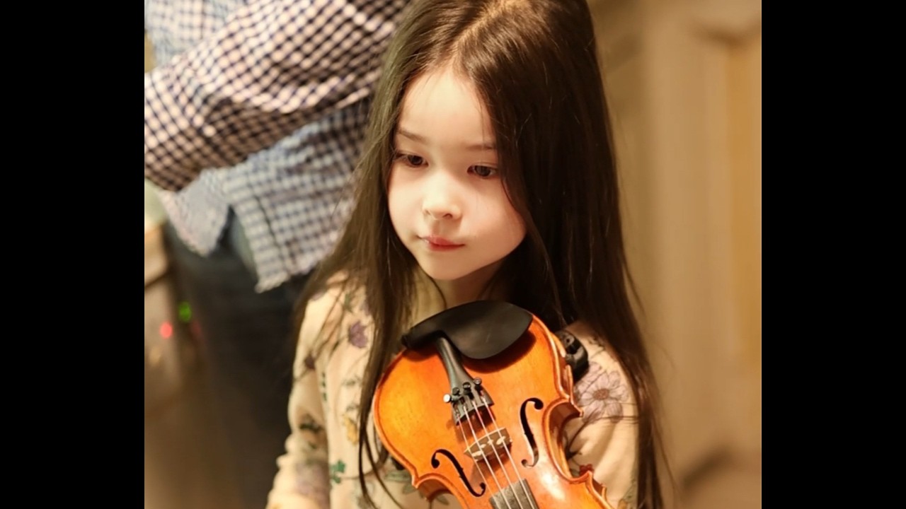 5-Year-Old Plays Traditional Japanese Song "Sakura"🌸 for Cooking Daddy 🎻🍳 