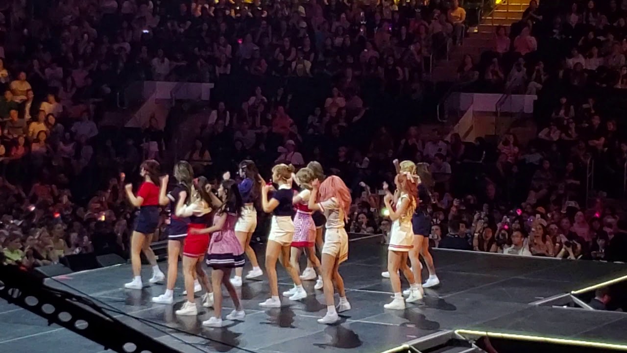 IZ*ONE - Pick Me ( kconNY 2019 )