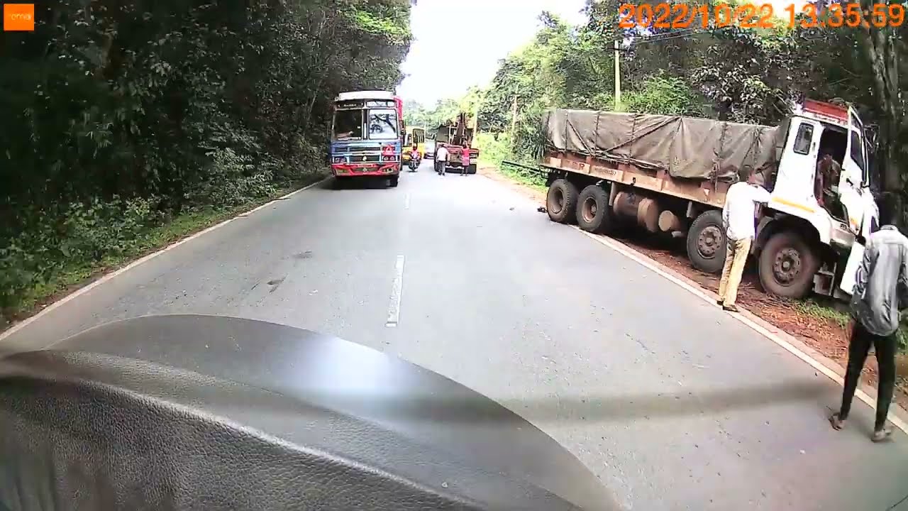 Accident Caught on my Dashcam on NH 52 (Hubli - Karwar Highway), Karnataka 
