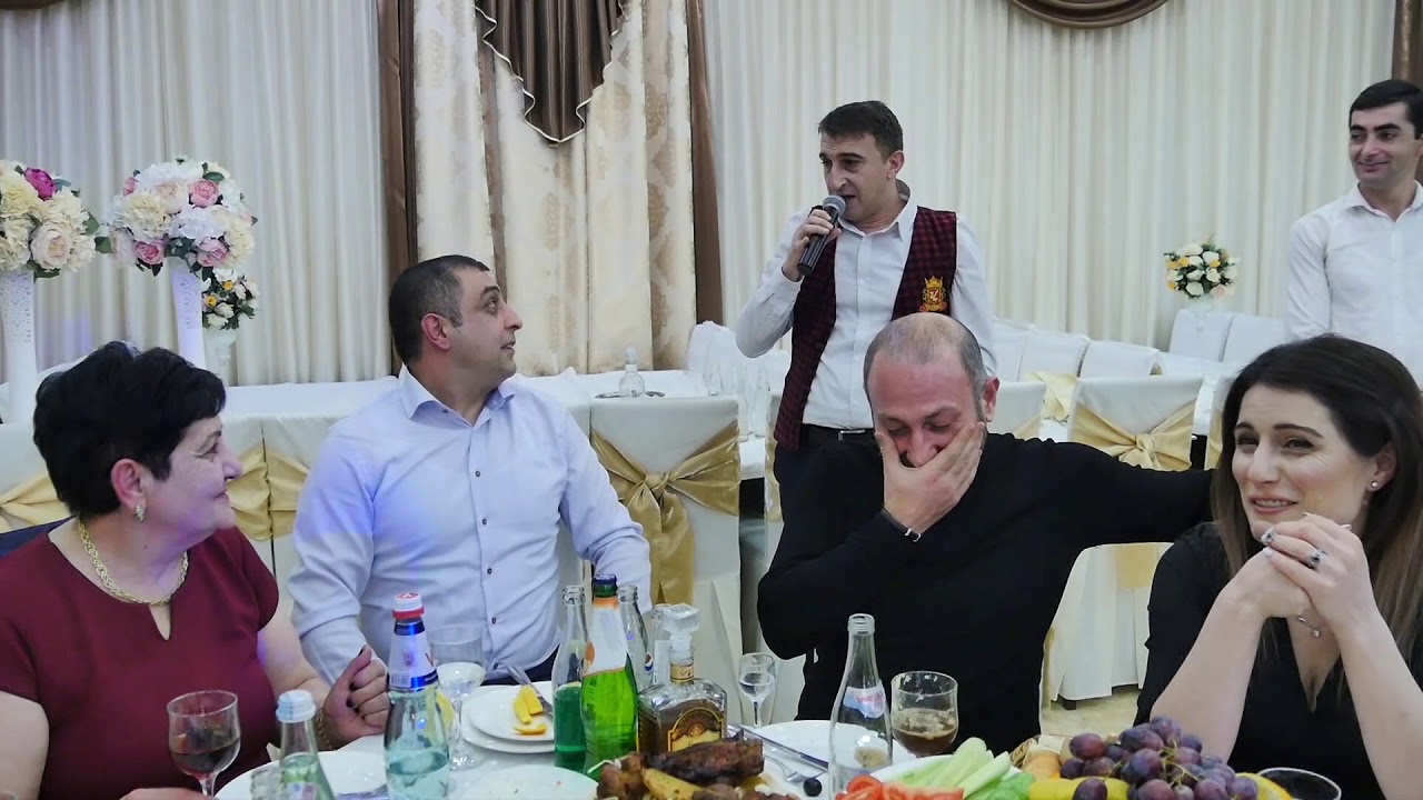 Չկողմնորոշվող մատուցողը։ ՎԱՀԱԳՆԻ ՀՈԼ/VAHAGNI HALL ARARAT/ԱՐԱՐԱՏԻ ՄԱՐԶ