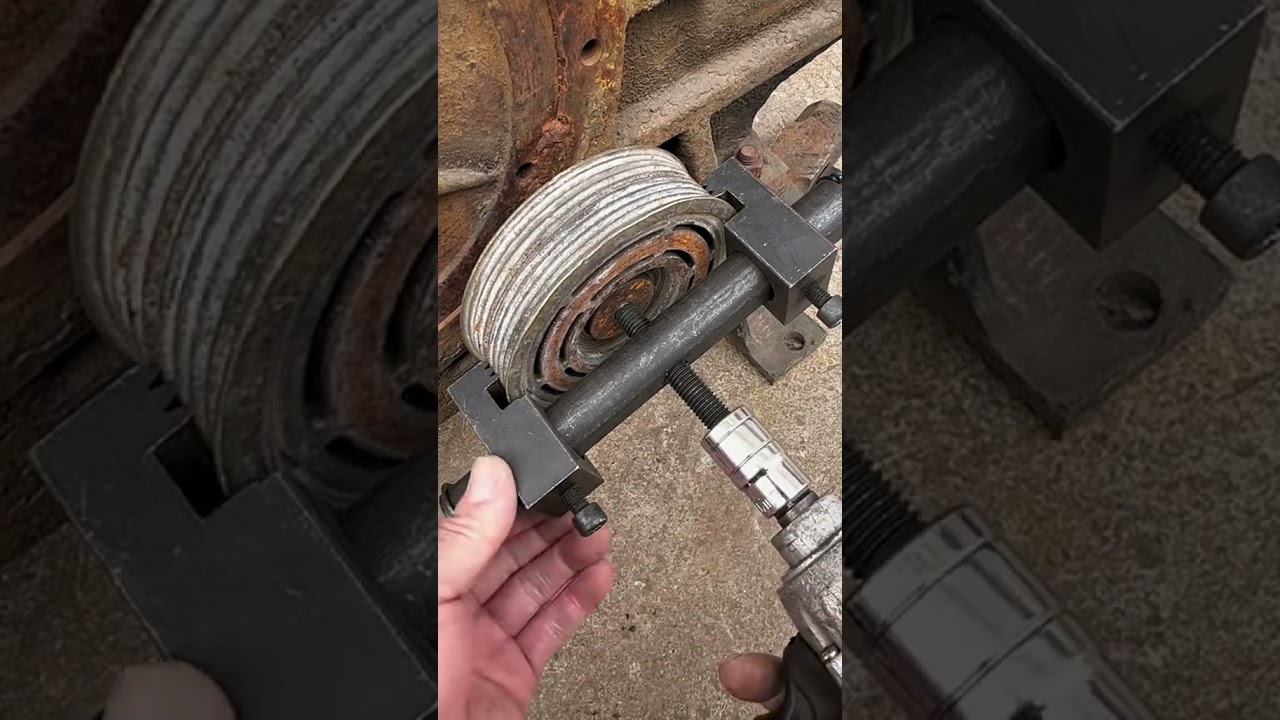 Crankshaft pulley puller 