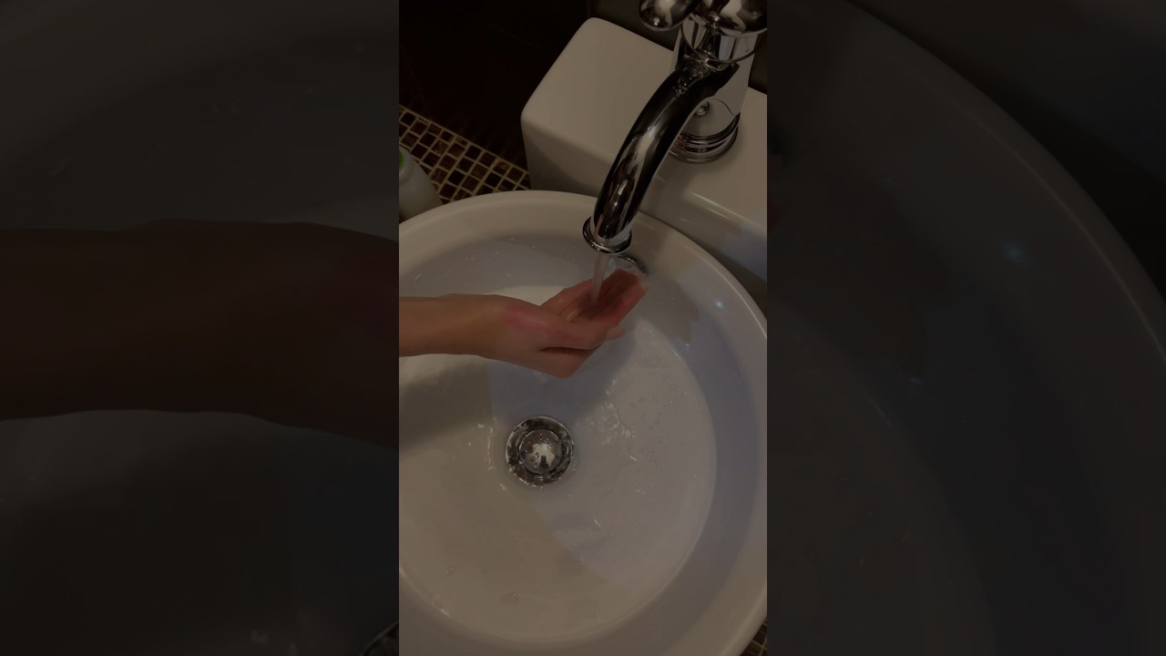 Как избавится от ожога рук. Последствия ожога. #перваямедицинскаяпомощь #врач #медицина #shorts