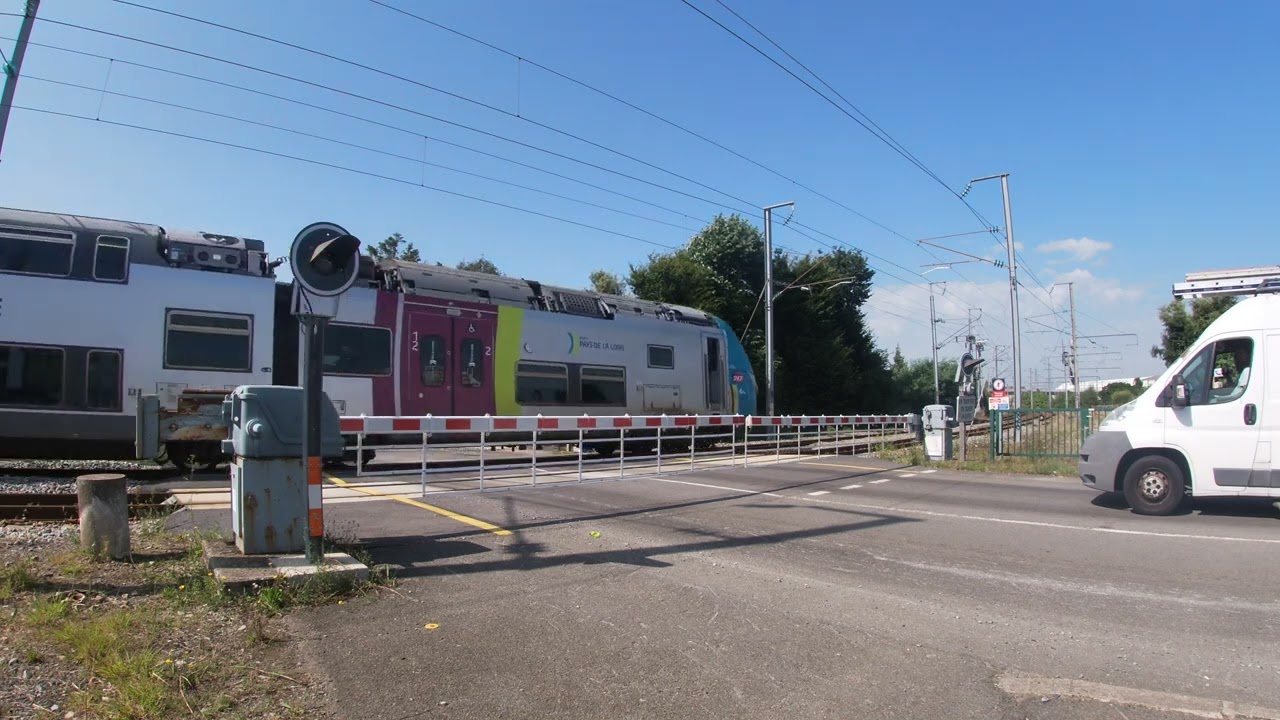 Spoorwegovergang Saint-Nazaire (F) // Passage à niveau // Railroad Crossing