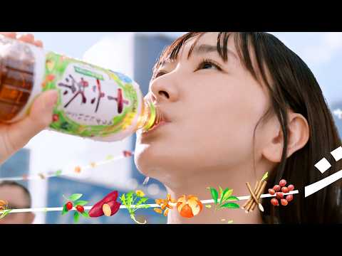 新垣結衣、『十六茶』CM出演17年目に突入！anoの楽曲「ワイワイワールド」をCMソングに起用　アサヒ 十六茶新CM「16チャージ！交差点」編＆メイキング＆インタビュー