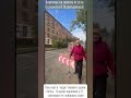 Каждый день по дороге из школы домой, преодолев последний перекресток, я видел эту картину.