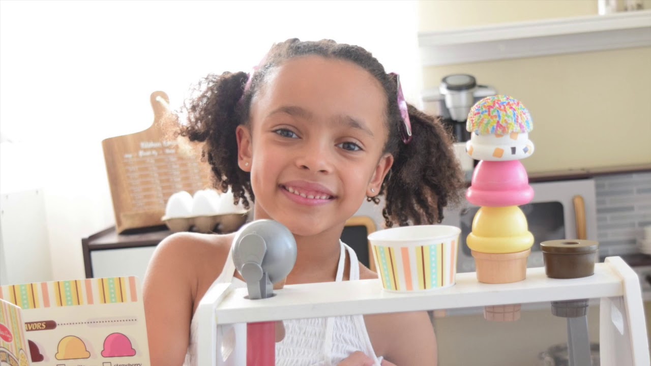 Melissa & Doug Scoop and Serve Ice Cream Counter