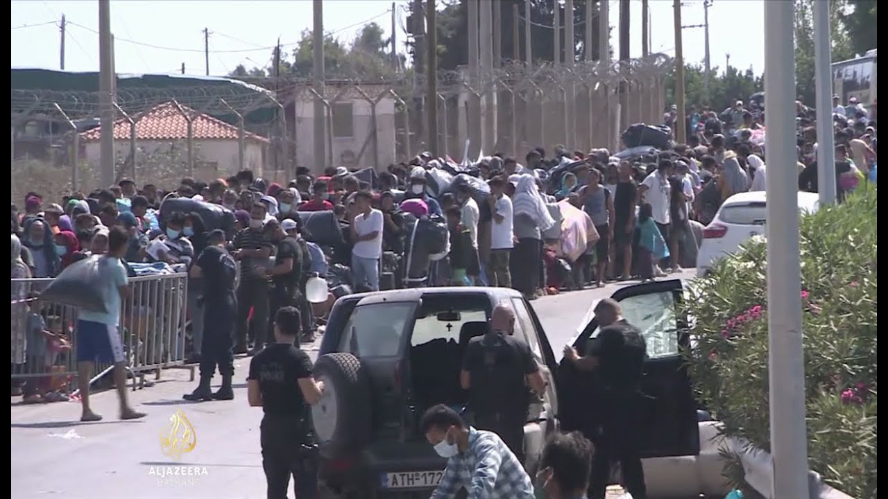 آلاف اللاجئين في جزيرة ليسبوس ينتقلون إلى مخيم مؤقت جديد