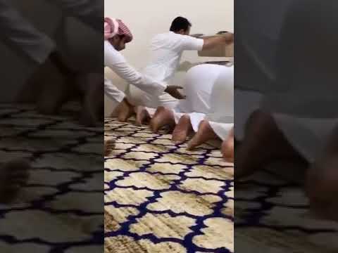 انگشت زدن موقع سجده