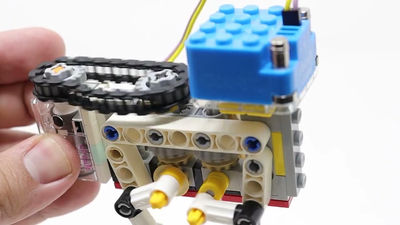 Quadrupedal walker with CircuitCubes