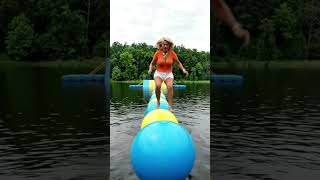 Brincando e se divertindo #shortvideo #zueira #casal #brincadeira #bolas #short