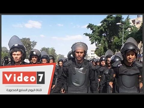 بالفيديو ضابط شرطة يغنى لتحفيز الجنود رايحين سينا نحرر أراضينا