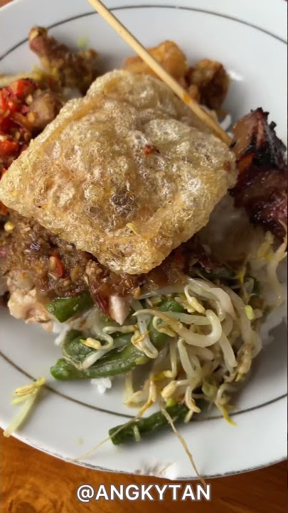 NASI BABI GULING ENAK DAN ANTRI DI BALI INSTAGRAM @ANGKYTAN
