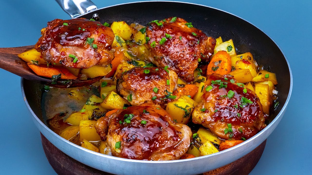Cuisses de poulet en sauce spéciale et légumes sautés. Recette facile à la poêle !
