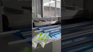 Continuous rolling packaging machine