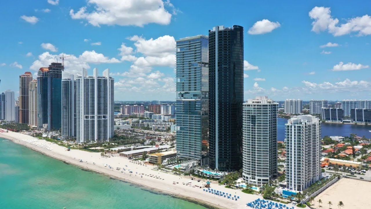 Property Showcase | 18501 Collins ave, 