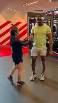 What happens when Zhang Weili & Francis Ngannou meet at the gym? 😳