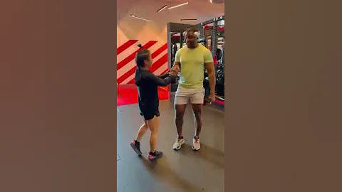 What happens when Zhang Weili & Francis Ngannou meet at the gym?