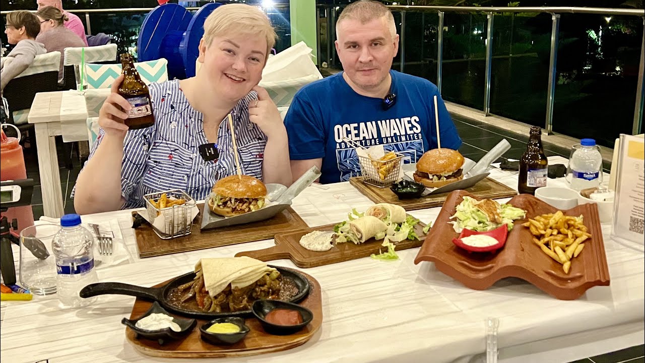 Мукбанг ЛОПНЕМ, но съедим ВСЕ🍔🥩ОГРОМНЫЕ порции в РЕСТОРАНЕ Tui Magic Life Jacaranda! Ужин в Турции