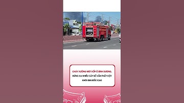 Cháy xưởng mút xốp ở Bình Dương, đứng xa nhiều cây số vẫn thấy cột khói đen bốc cao