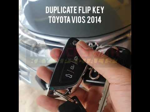 Vídeo: Com es plega el seient del darrere en un Toyota Vios 2014?