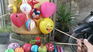 Hore! Meletus Balon Air dgn Roda Motor Isi Barbie, Mainan dll. (popping balloons with wheel)