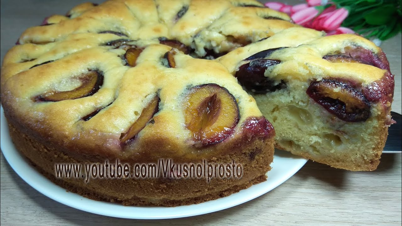 Кусок виноградного пирога крупным планом