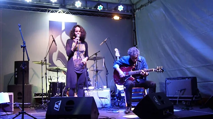 Alamo Leal & Barbara Mendes - Georgia