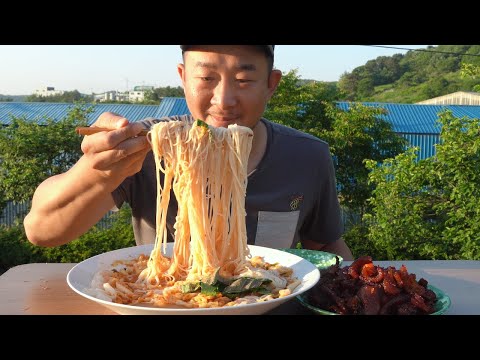 시원~한 김치말이국수에 쫠깃쫠깃 돼지껍데기 먹방 <strong>Cold</strong> Kimchi noodle MUKBANG EATING <strong>SHOW</strong>