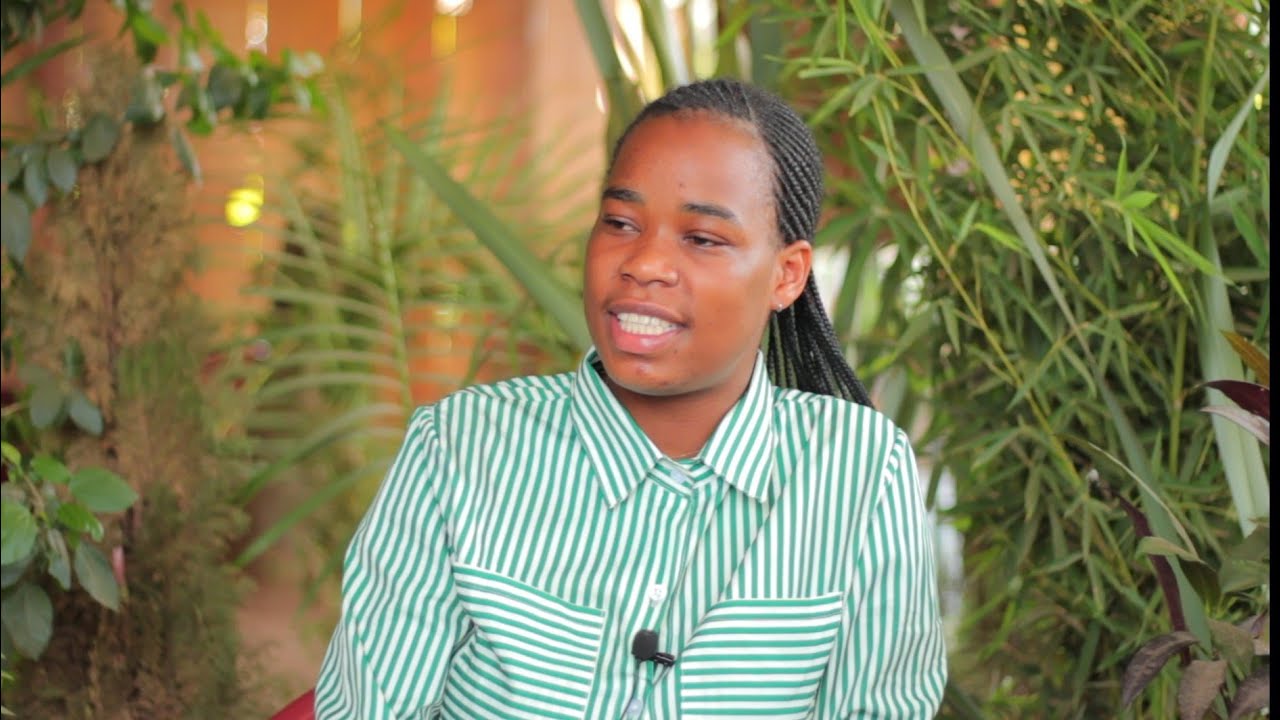 Esther ati 🤣Nari nasinze ,uwo mutype ahita anjyana muri Logy, Nzovu naramubwiye ariko ntiyiumva