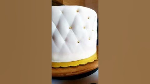 process... quilted pillow effect on the cake