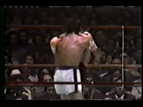 Alexis "El Flaco Explosivo" Arguello vs Leonel Her...