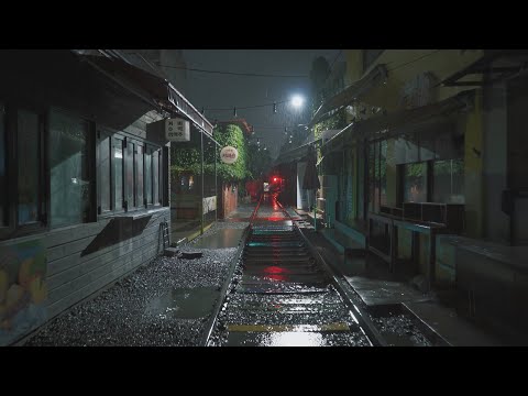 새벽비 내리는 군산 경암동 철길. Journey Along an Old Railroad Track in the Rainy Night