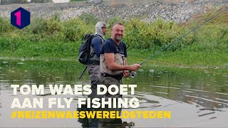 Niet op tv: Tom Waes gaat vissen in een open riool | Reizen Waes: wereldsteden