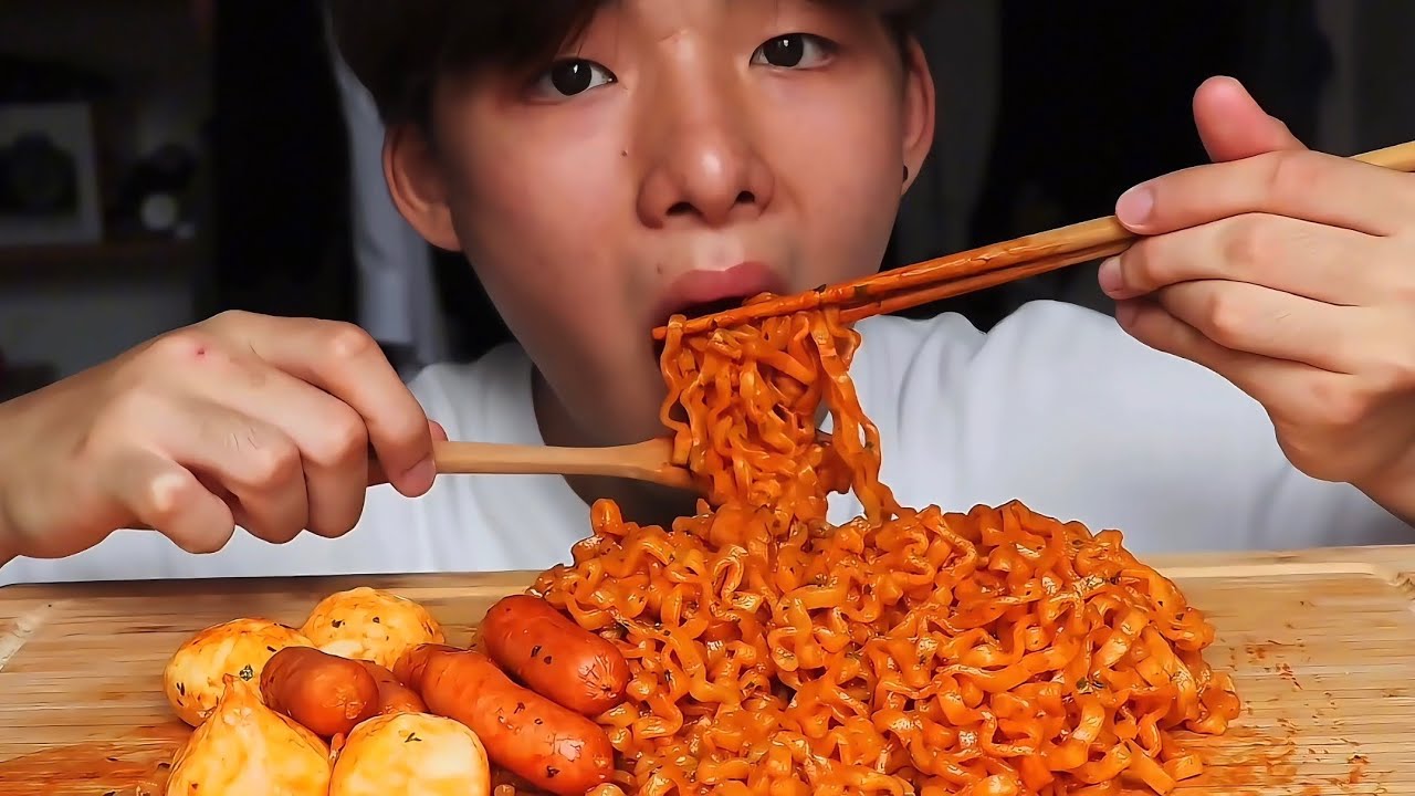 ASMR Eating Sounds | Cheesy Creamy Carbonara Fire Noodles ( Chewy Eating Sound )