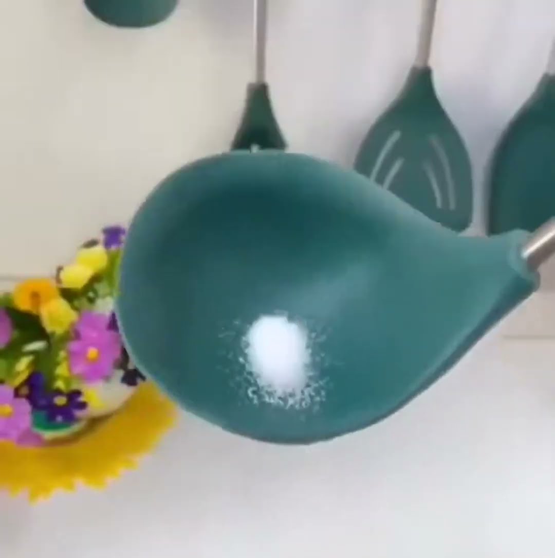 Metering Seasoning Dispenser Bottle⁠.