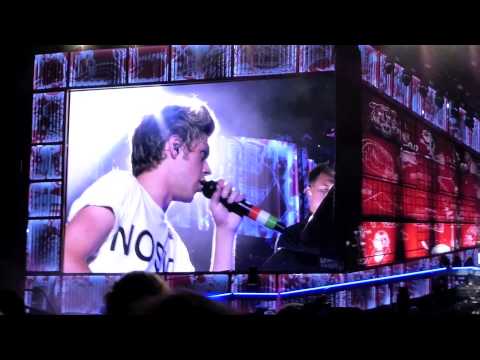Full Band Intro - One Direction 1D Rose Bowl Pasadena 9/13/14 - YouTube