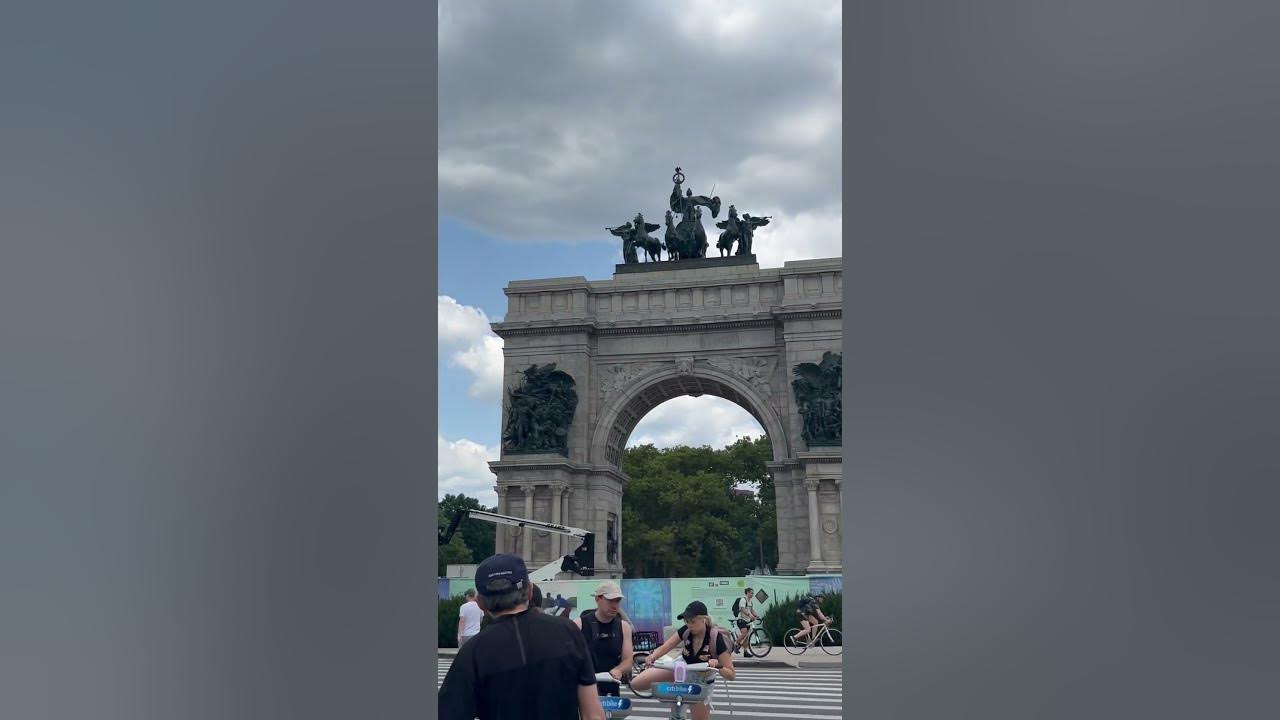 Grand Army Plaza Brooklyn…. Hundreds died in this area 🕊️ #landmarks #brooklyn #summerinthecity