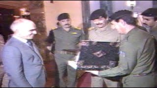 زيارة الملك حسين الى العراق مع اولادة