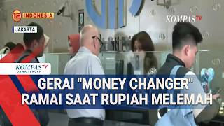 Money Changer Outlets Crowded as Rupiah Weakens
