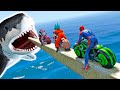 MOTOS COM HOMEM ARANHA e SUPER HERÓIS no MAR vs MEGA TUBARÕES - GTA V