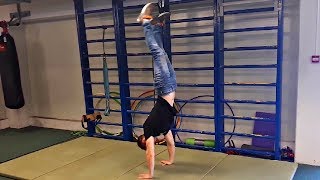 Научился стоять на руках за 3 дня?! (Прогресс есть!!!) Научился стоять на руках за 3 дня?! (Прогресс есть!!!)