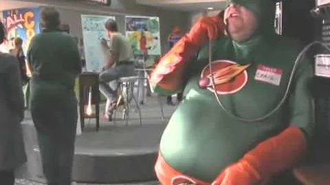 Malcom Dewey y Hal cuidando a Malvavisco