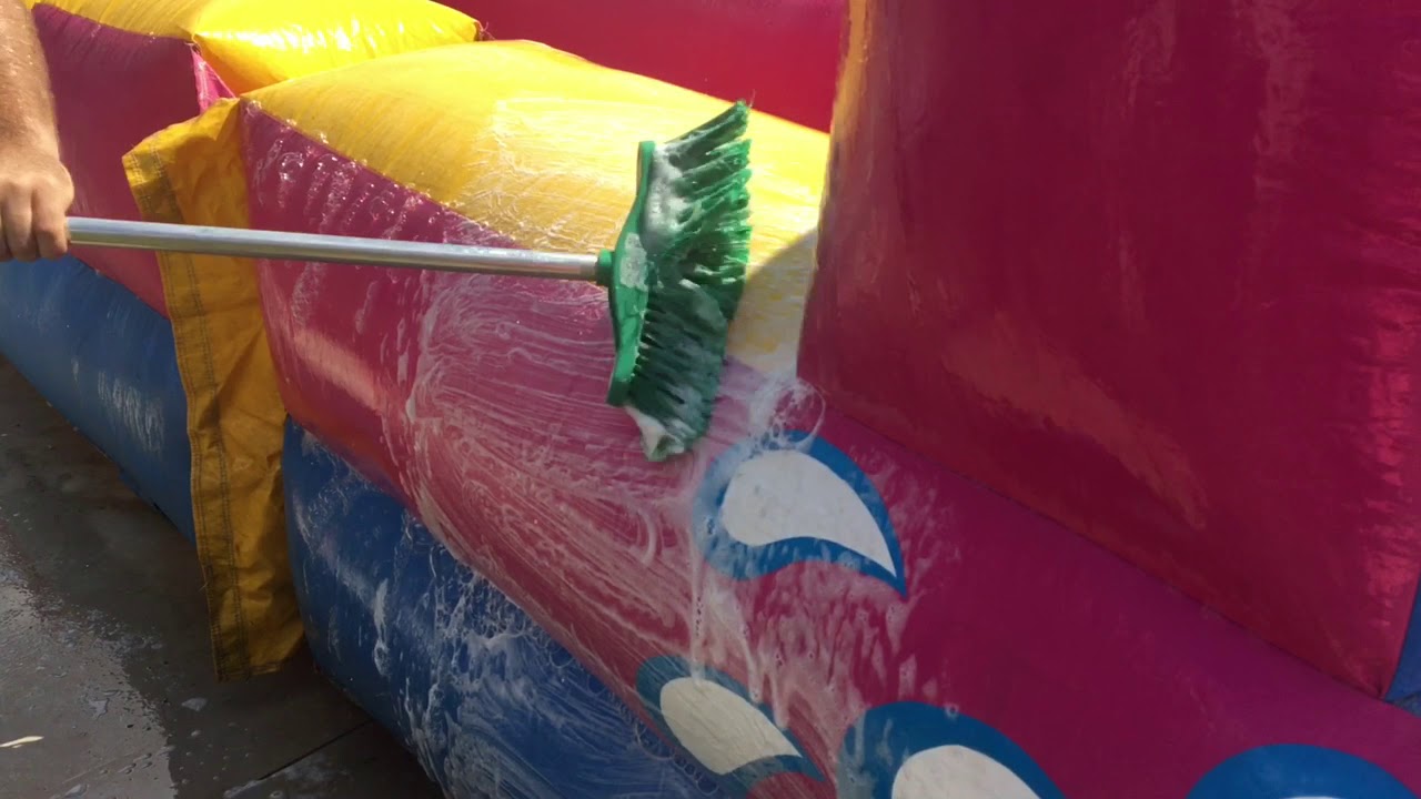 Limpieza de un Castillo Hinchable. Aprende a limpiar hinchables de forma profesional.